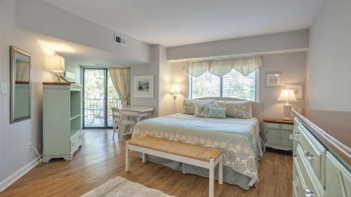 Private Balcony Beach Getaway Coligny - photo 11