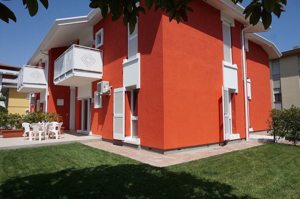 Flat With Garden Near the Beach — 4-Star Luxury Hotel in Caorle, Italy