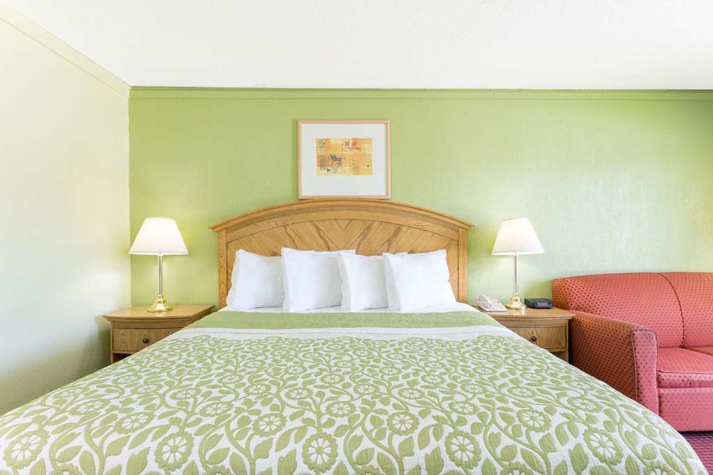 Days Inn by Wyndham Washington - photo 13