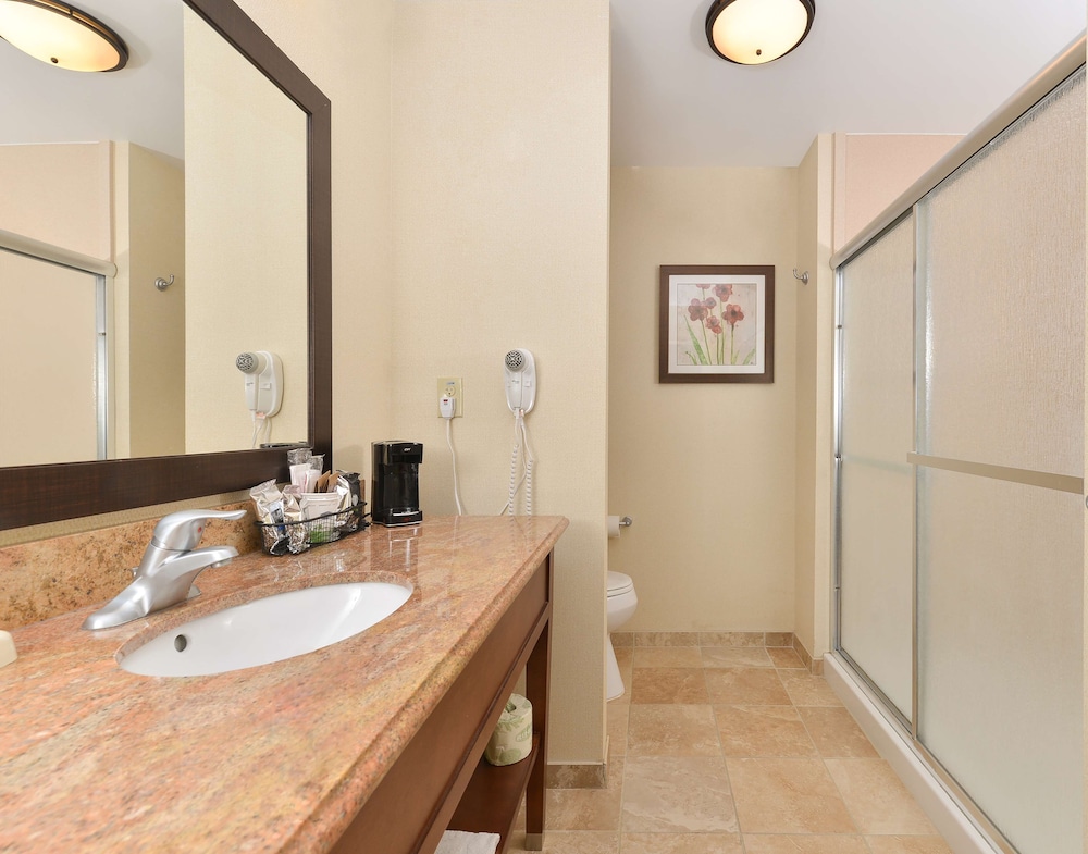Hampton Inn Muscatine - photo 21