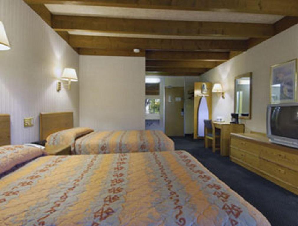 Knights Inn Liberty - photo 2