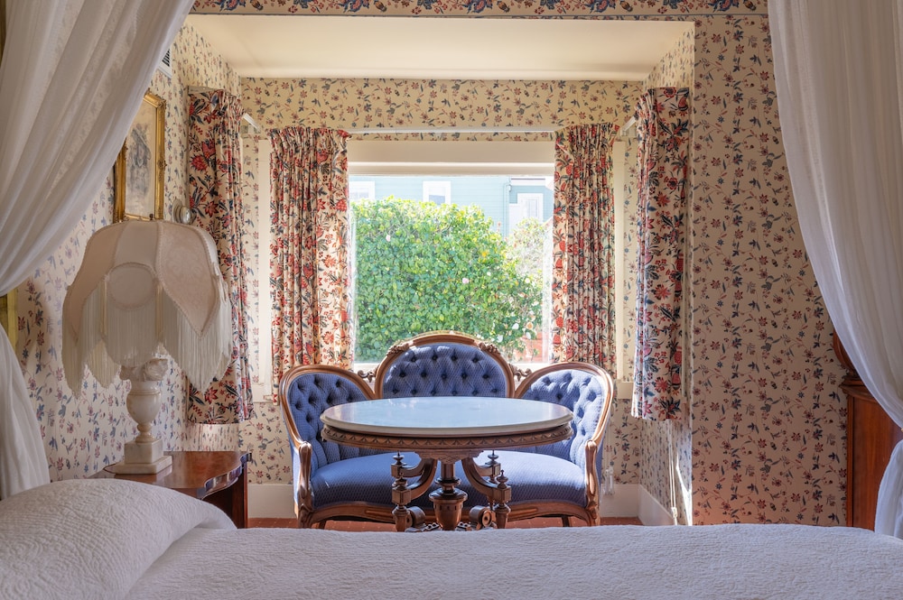Martine Inn - photo 14