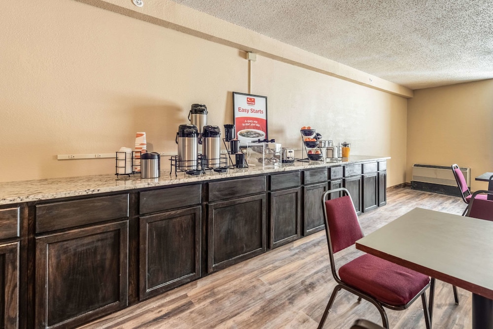 Econo Lodge Brainerd - photo 26