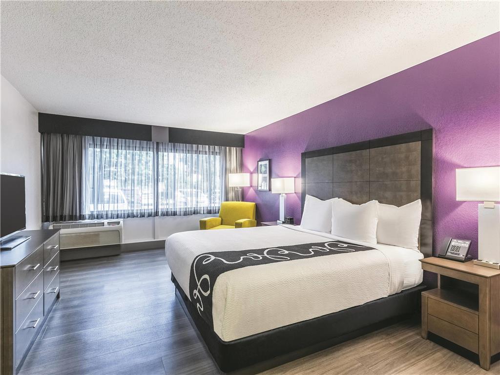 La Quinta Inn & Suites by Wyndham Virginia Beach - photo 18