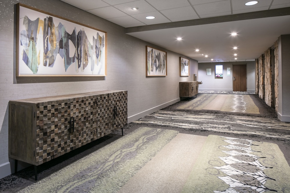 Holiday Inn Hotel & Suites Des Moines Northwest by IHG - photo 53