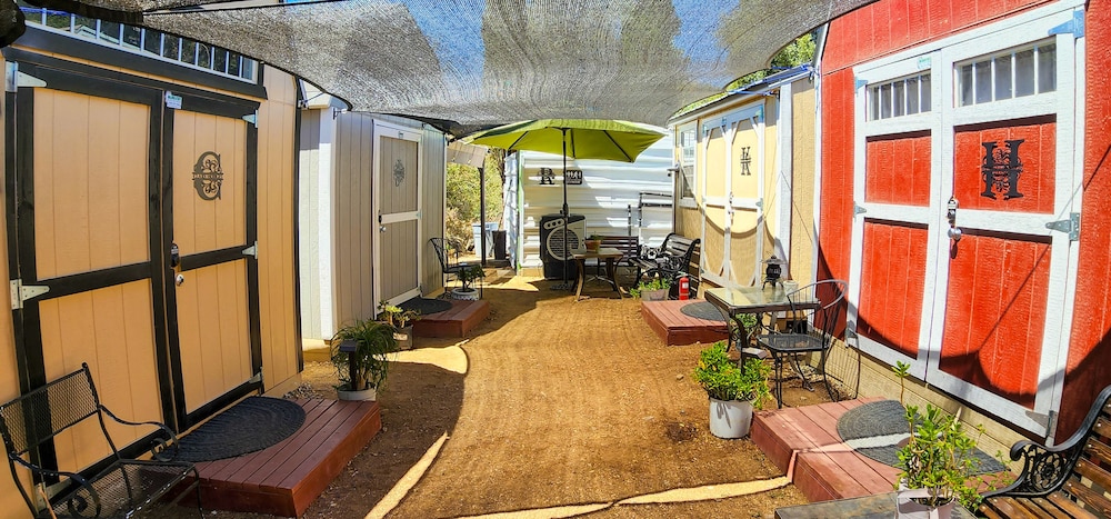 Gena's Sierra Inn & Restaurant - photo 29