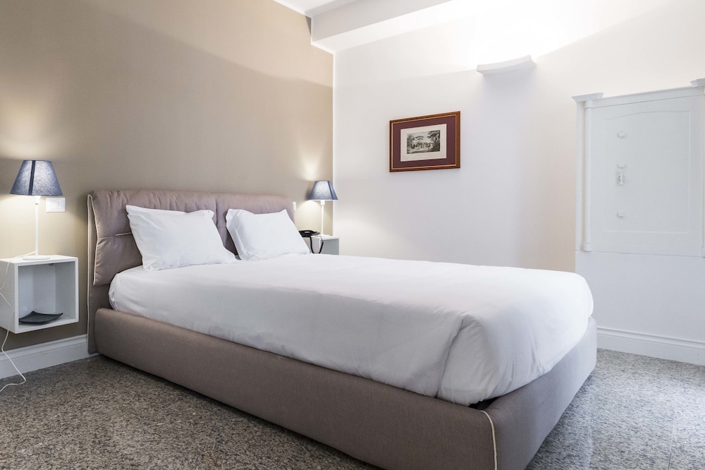 Suites Lungomare — 4-Star Luxury Hotel in Naples, Italy