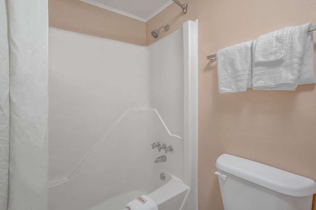 Super 8 by Wyndham Carlisle North - photo 8