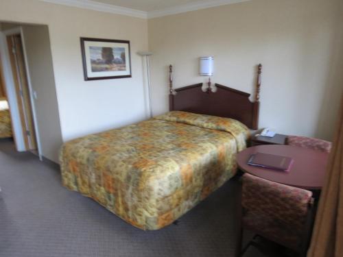 Western Royal Inn - photo 14