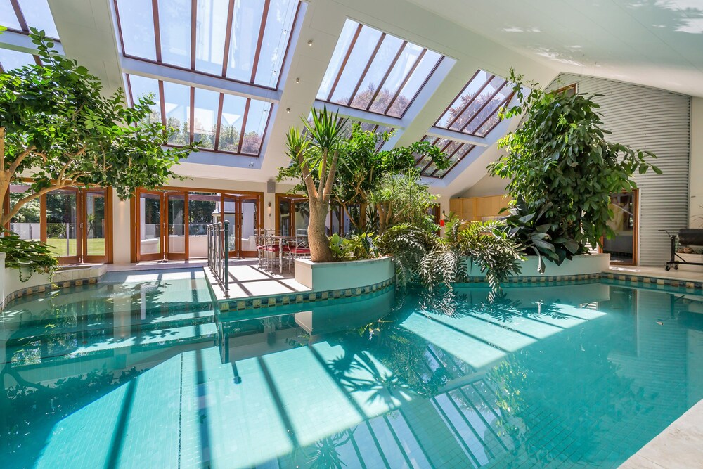Bond Estate Luxury Accommodation — 5-Star Luxury Hotel in Christchurch, New Zealand
