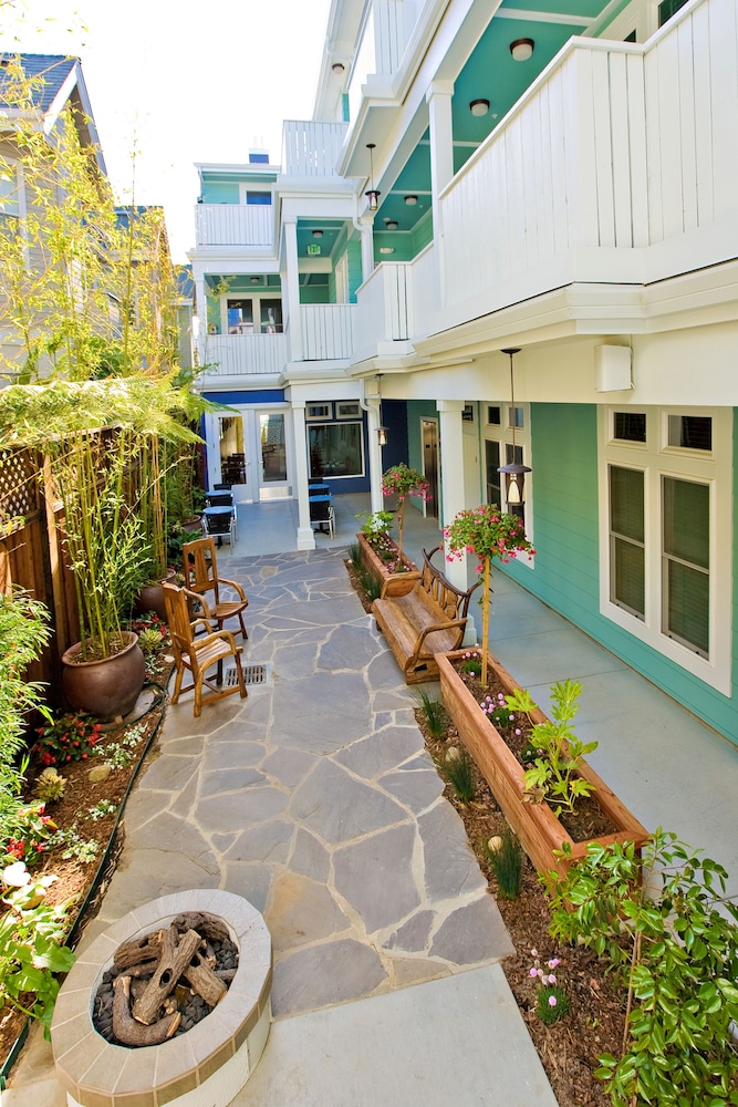 Pacific Blue Inn - photo 17