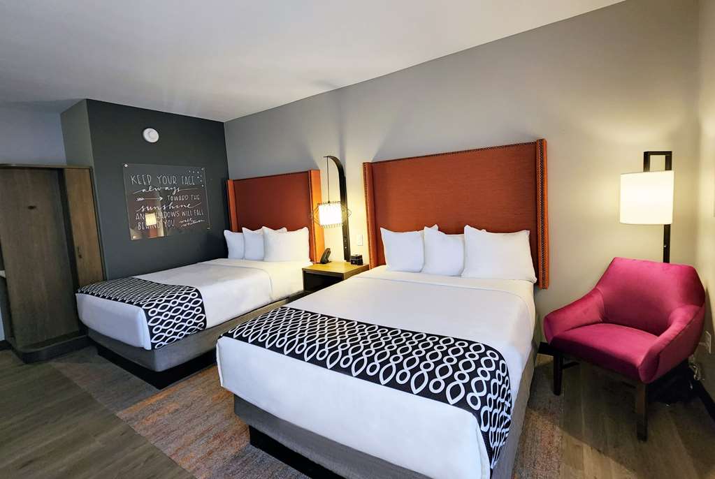 La Quinta Inn & Suites By Wyndham Pflugerville - photo 19