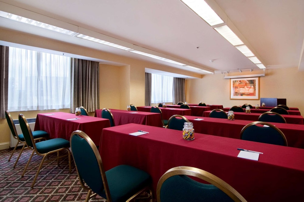 Homewood Suites by Hilton Falls Church I 495 at Rt. 50 - photo 16