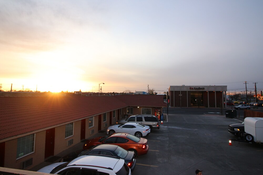 Sunland Inn - photo 17