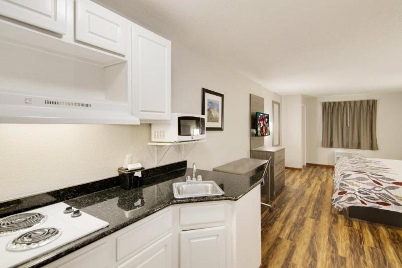 Red Roof Inn & Suites Pensacola NAS Corry - photo 21
