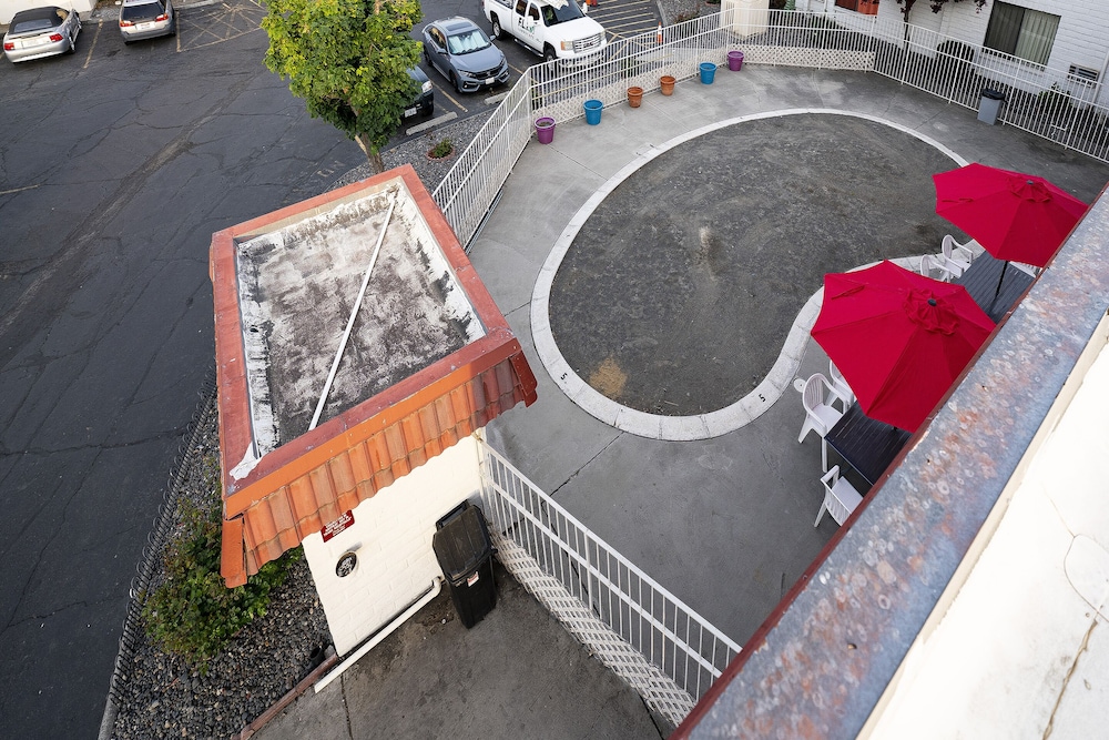 Hermiston Inn & Suites - photo 14