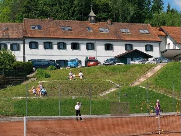Riederhof - carbon neutral hotel in Hitzendorf