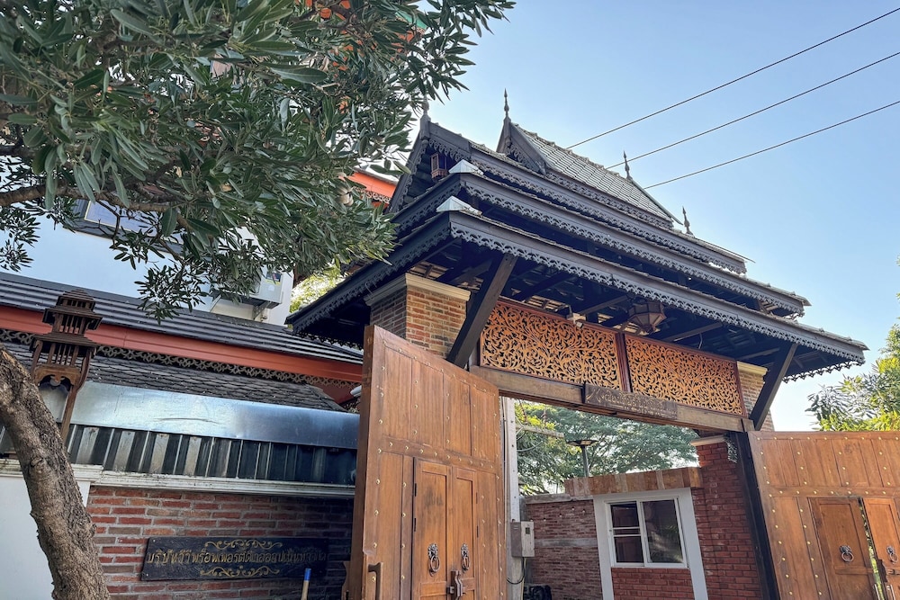 Chiangmai Lanna & Modern Loft Hotel in San Kamphaeng, Thailand