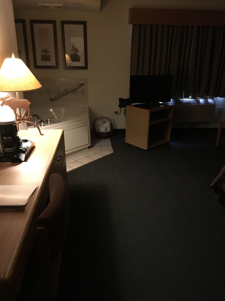 Moose Lake Lodge & Suites - photo 22