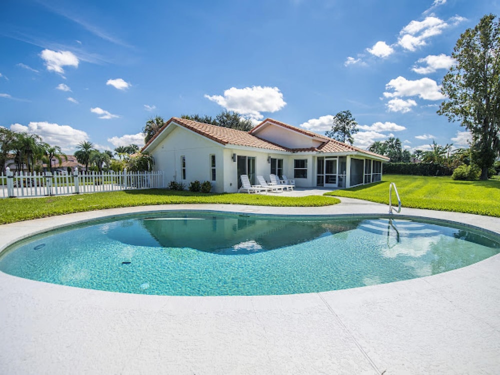 Swiss 14 Lake Stephanie in Clermont, United States