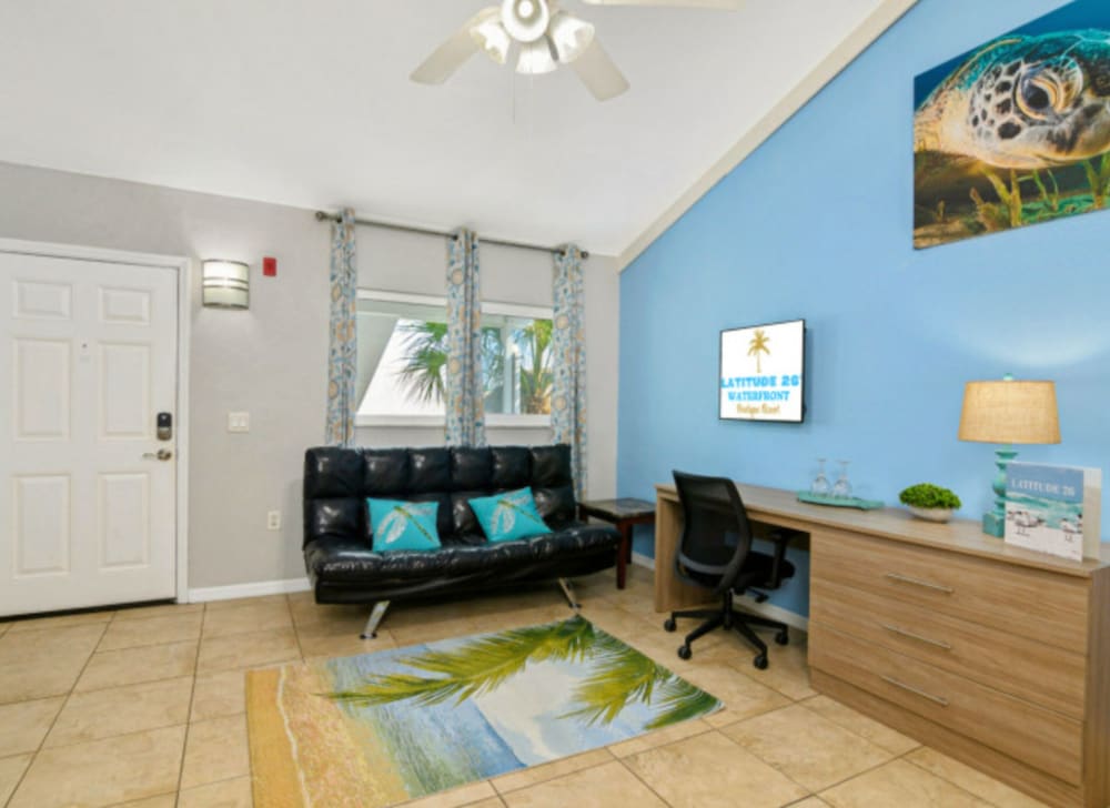 Latitude 26 Waterfront Resort & Marina - photo 9