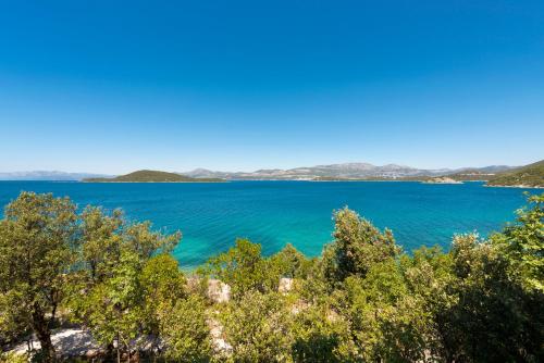 Apartmani Ivušić — 4-Star Luxury Hotel in Dubrava, Croatia