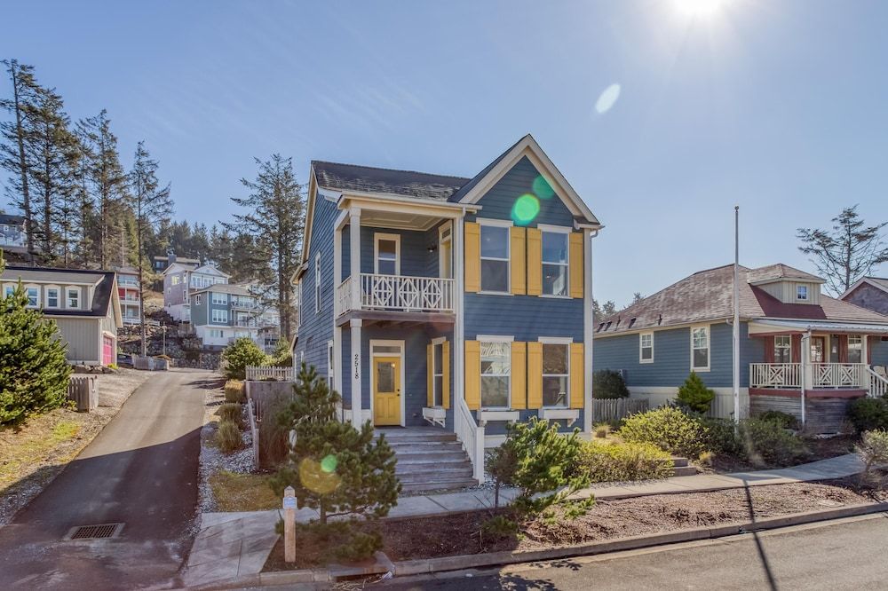 Jewel Box at the Beach in Lincoln, United States