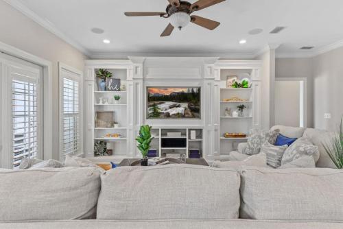 Serene Smart Home Big Backyard Family and Friends — 4-Star Luxury Hotel in Tallahassee, United States