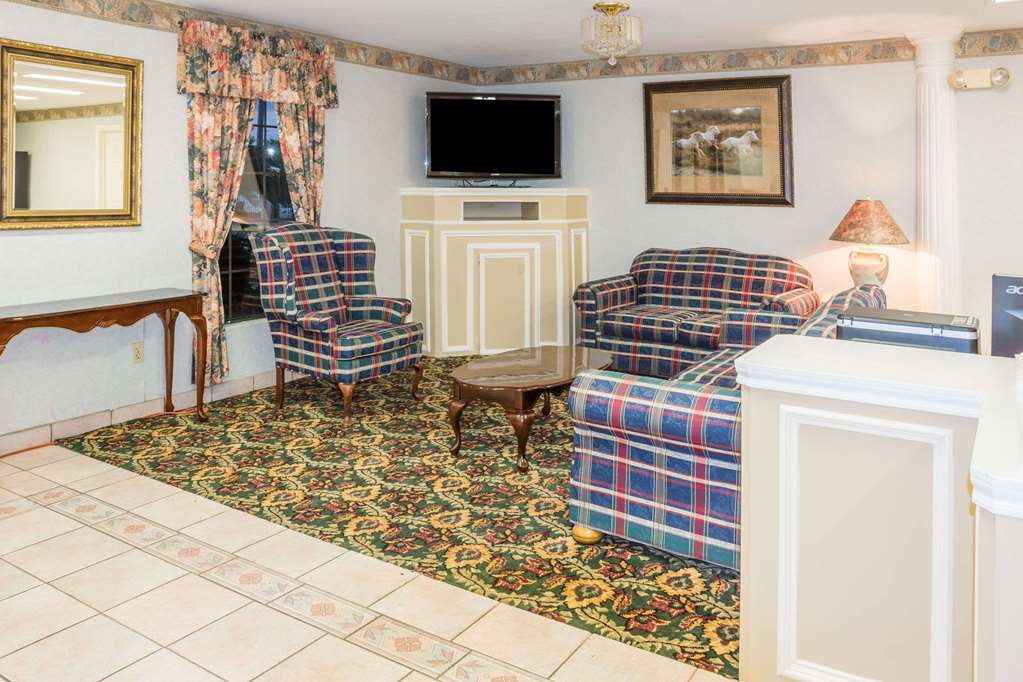 Super 8 by Wyndham Sealy - photo 4