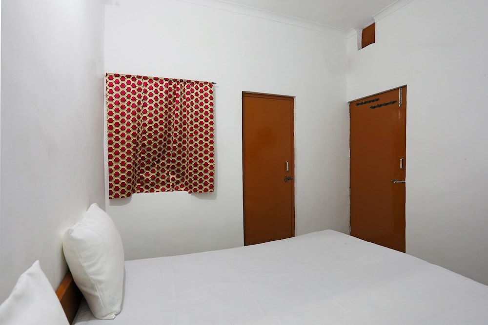 Spot On 46088 Hotel Black