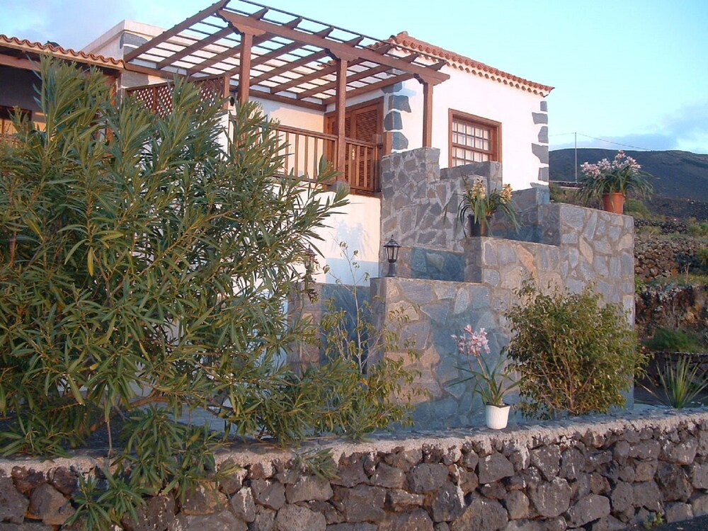 Casa las Las Viñas — 4-Star Luxury Hotel in Fuencaliente De La Palma, Spain
