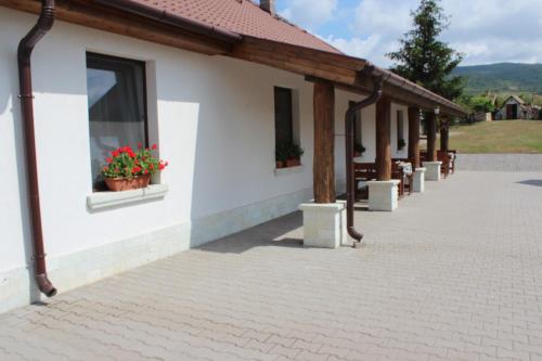 Pillangó Vendégház - carbon neutral hotel in Tallya