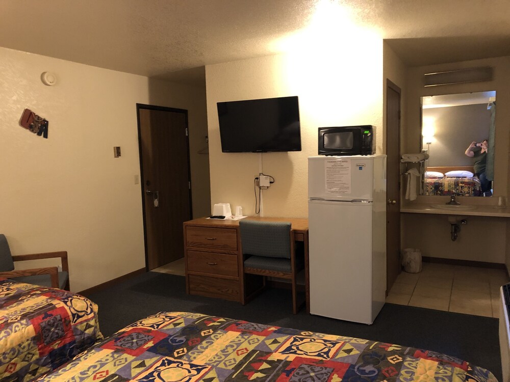 The Thunder Cove Hotel - photo 11