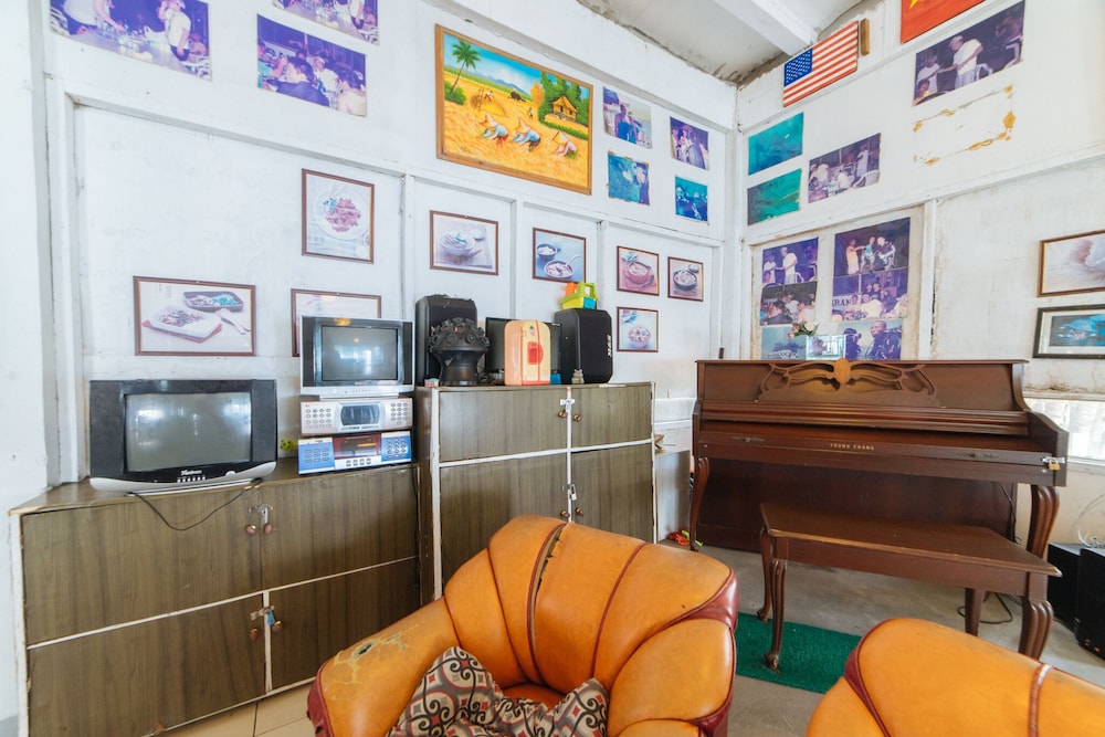 RedDoorz Plus @ Subic 2n2 Beach Resort Zambales in Subic, Philippines