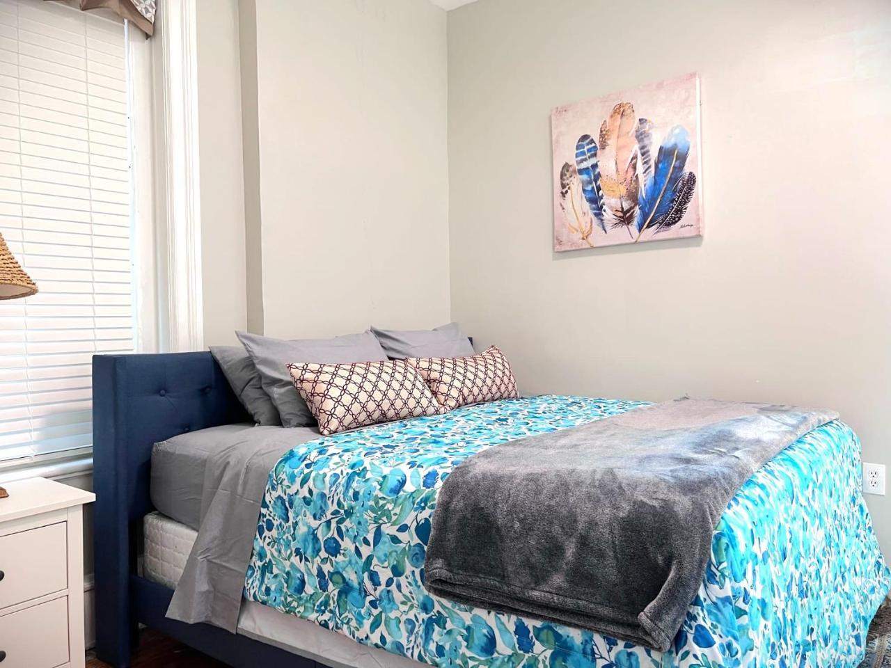 Suite One King Bed 2TVs Free Parking & museums — 4-Star Luxury Hotel in Richmond, United States