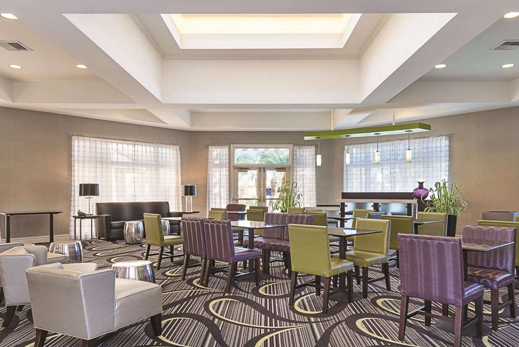La Quinta Inn & Suites by Wyndham Ontario Airport - photo 7