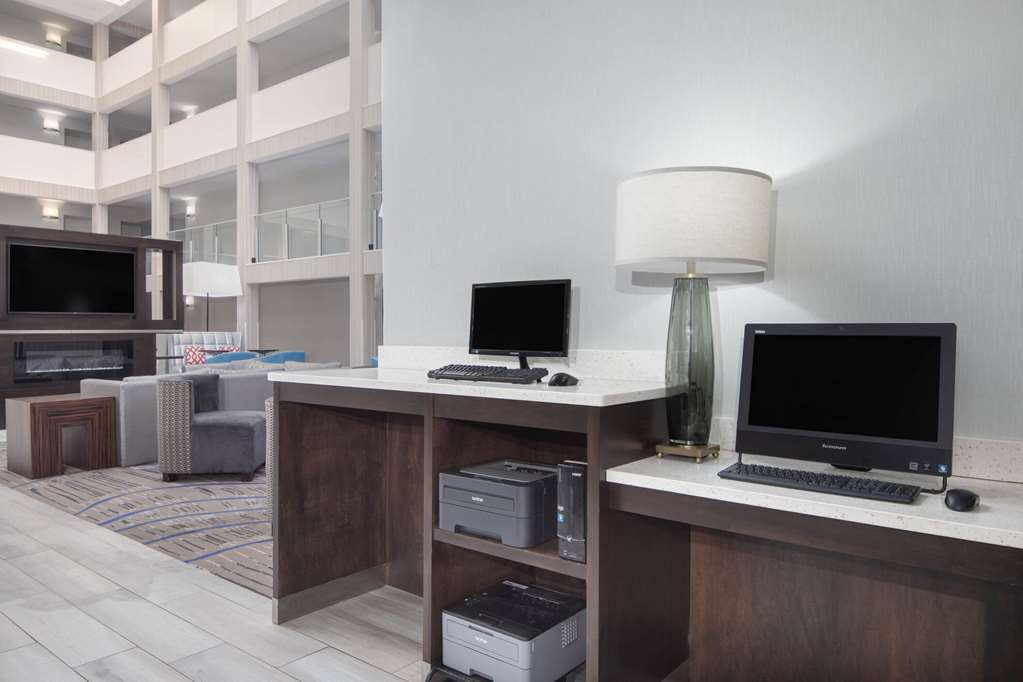 La Quinta Inn & Suites by Wyndham Atlanta Airport South - photo 30