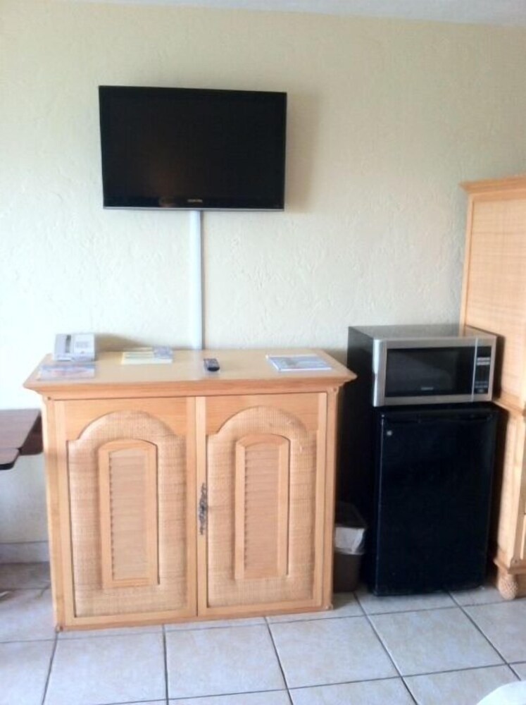 Makai Beach Lodge - photo 25