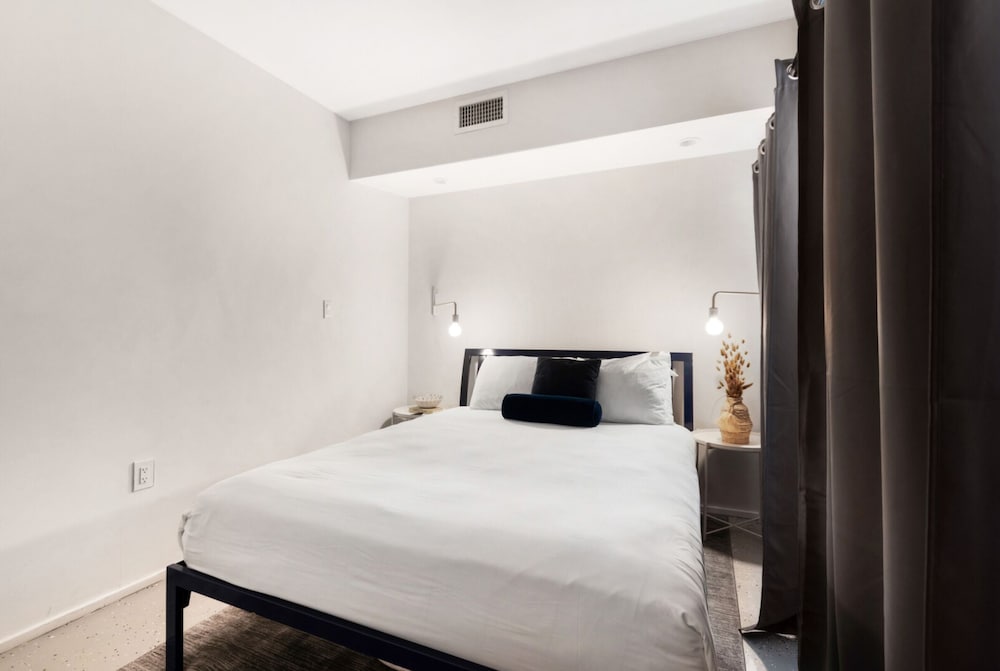 Roami at 250 Collins - photo 25