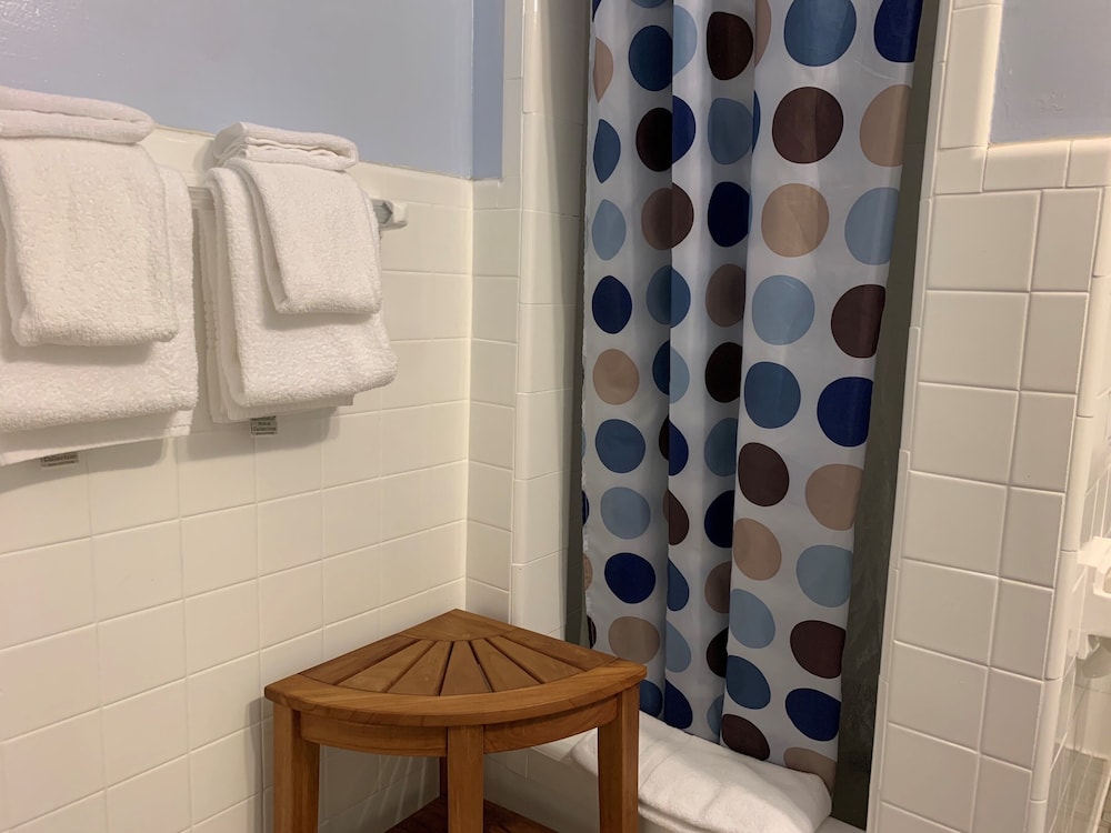 Vineyard Harbor Motel Private Beach - photo 252