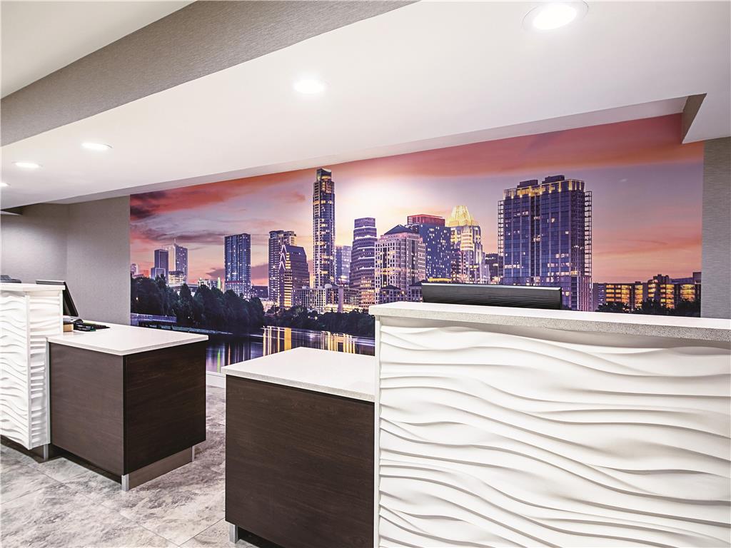 La Quinta Inn & Suites by Wyndham Austin Airport - photo 6