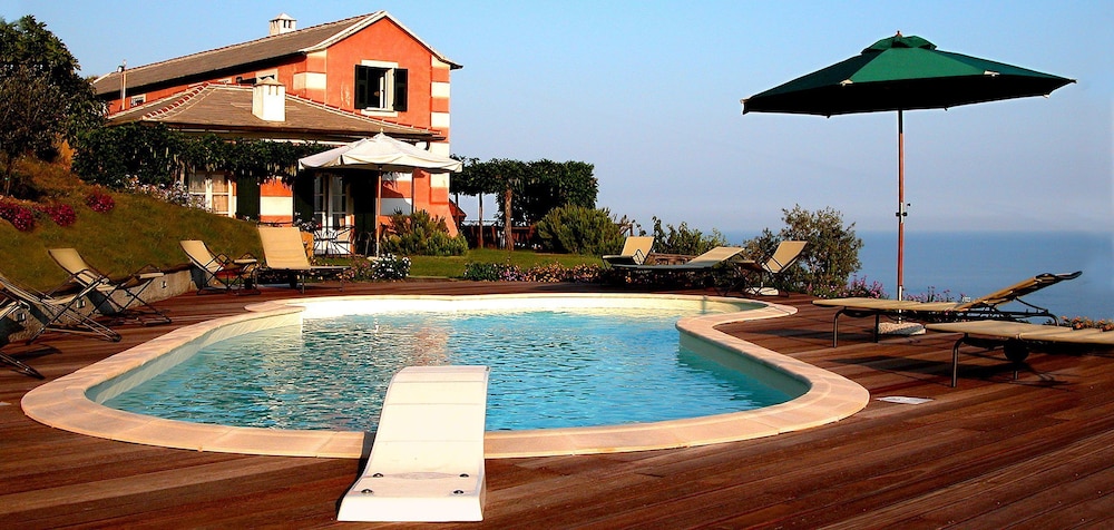 Agriturismo Natta Di Monte Tabor — 4-Star Luxury Hotel in Celle Ligure, Italy