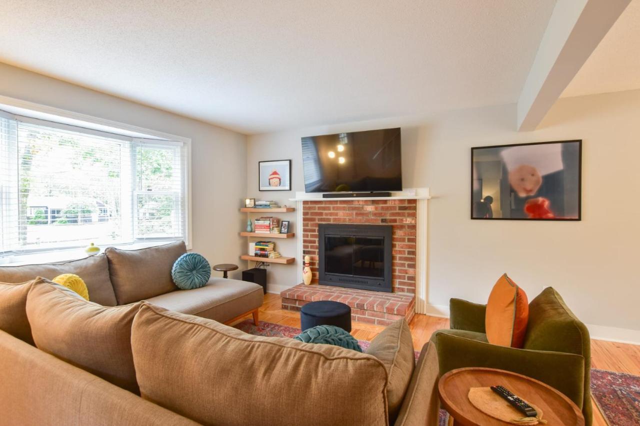 Sunroom Expansive Patio Fenced Yard — Eastham