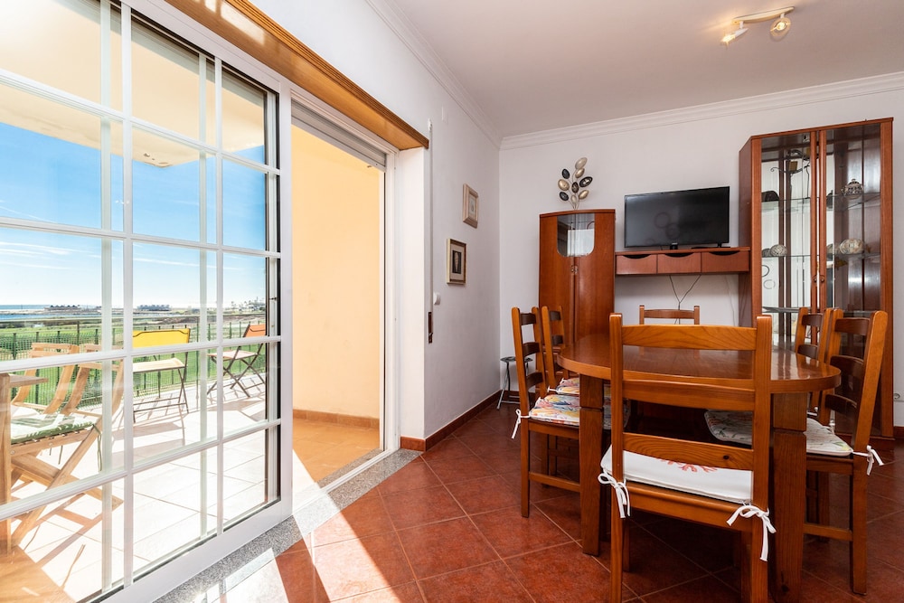 Beach Front View Armacao de Pera Flat — 4-Star Luxury Hotel in Armacao De Pera, Portugal