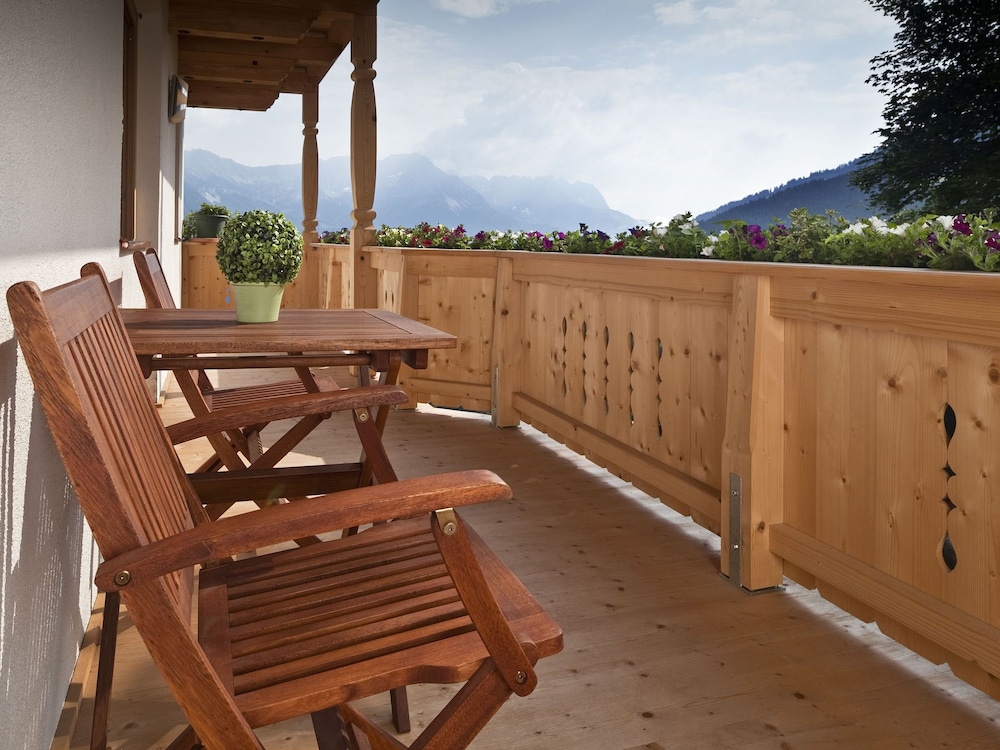 Sunlit Mansion With Garden Near Ski Area In S Ll — Soell