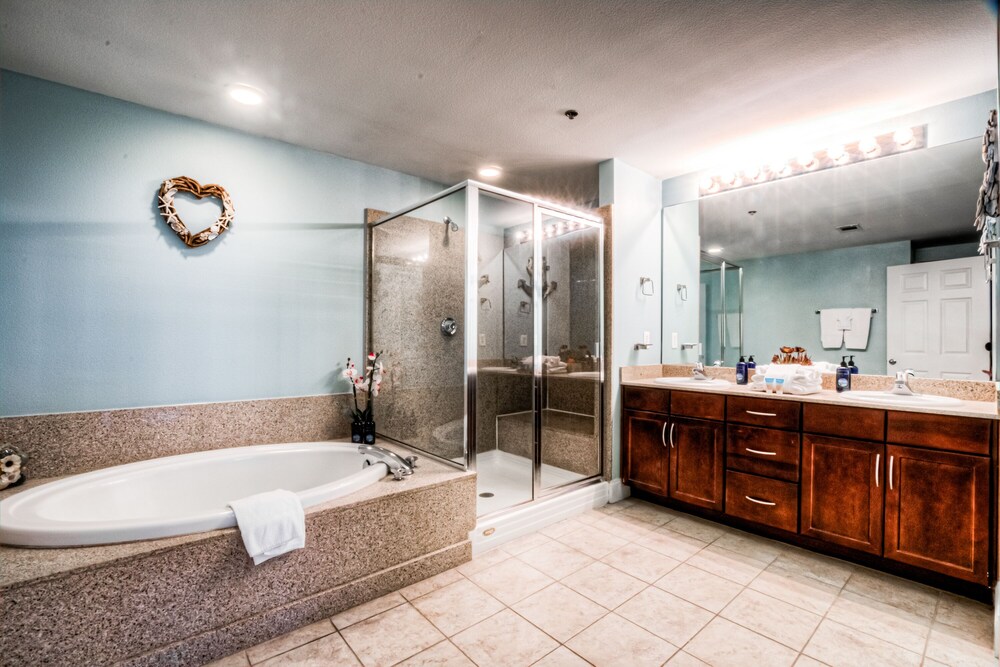 Laketown Wharf Resort by Aneliya's Rentals - photo 777