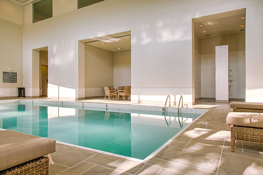 Embassy Suites by Hilton Chicago O'Hare Rosemont - photo 27