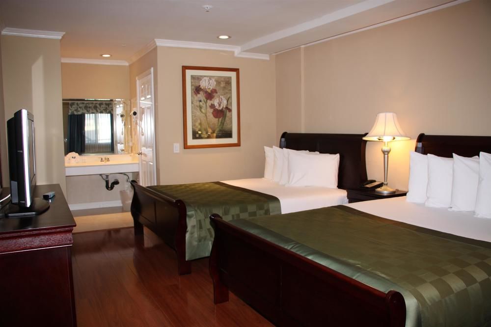 Ambassador Inn Alhambra - photo 9