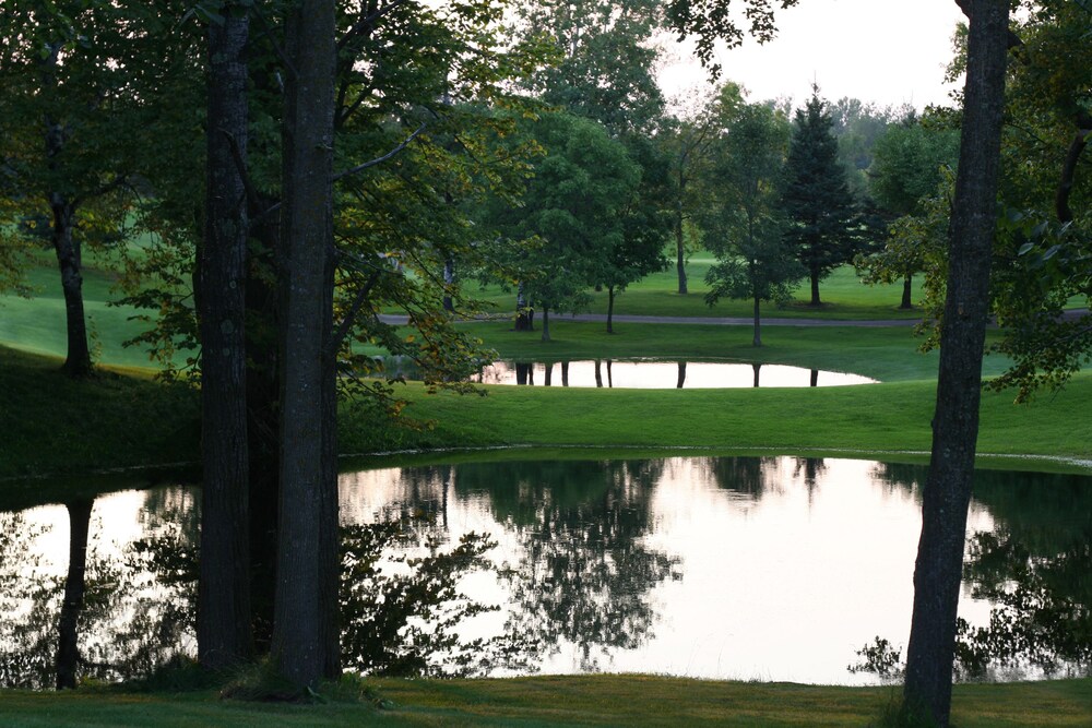 Grand Hinckley Inn - photo 16