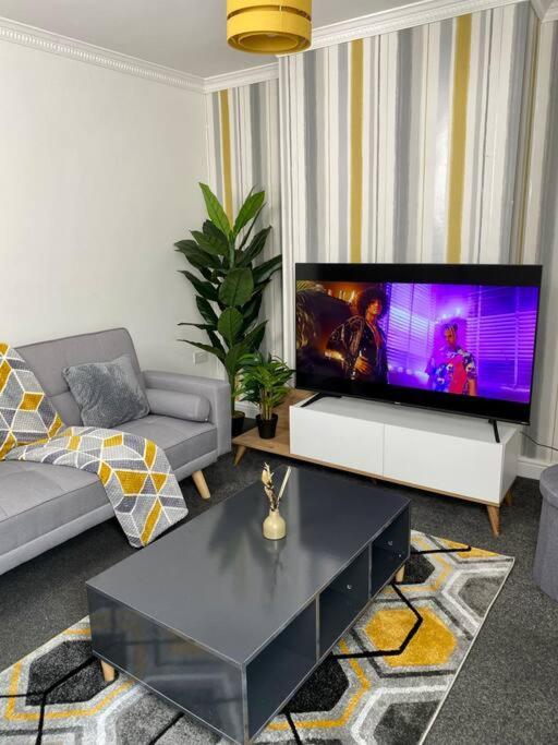 Home in Medway Gillingham — 4-Star Luxury Hotel in Gillingham, United Kingdom